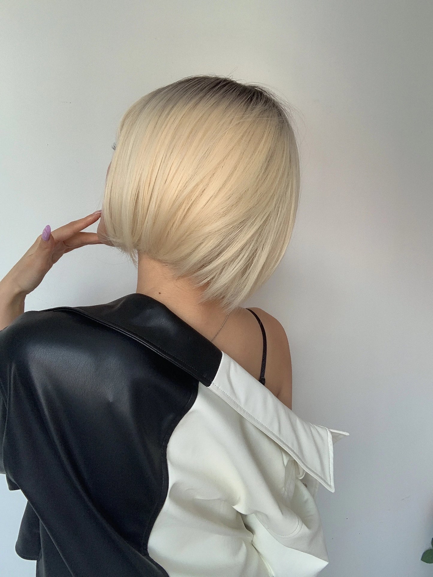 LOUIS FERRE Blonde Short Bob Wigs with Bangs Heat Resistant Synthetic Daily Cosplay Ombre Blonde Hair Wigs for White/Black Women