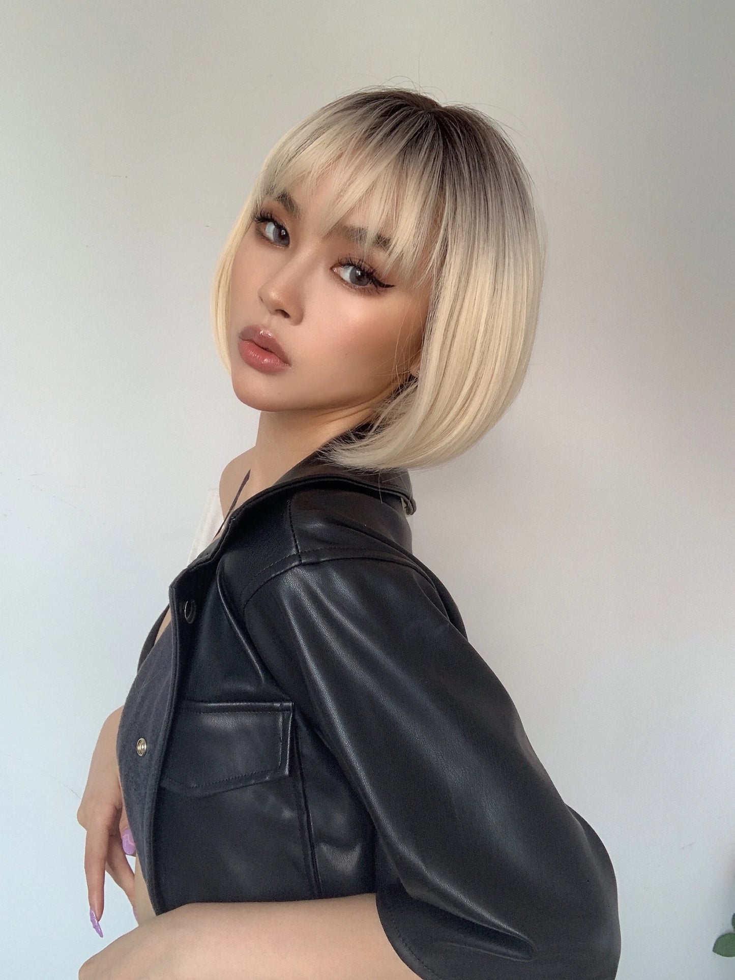 LOUIS FERRE Blonde Short Bob Wigs with Bangs Heat Resistant Synthetic Daily Cosplay Ombre Blonde Hair Wigs for White/Black Women