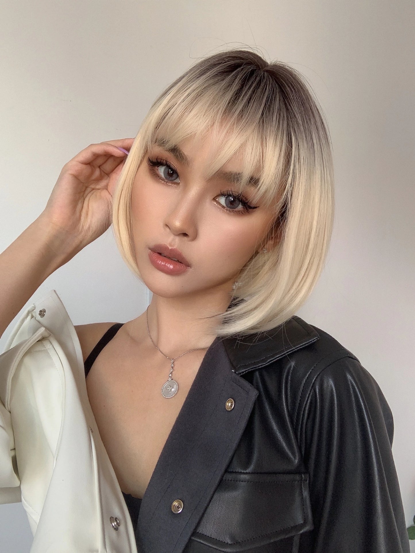 LOUIS FERRE Blonde Short Bob Wigs with Bangs Heat Resistant Synthetic Daily Cosplay Ombre Blonde Hair Wigs for White/Black Women