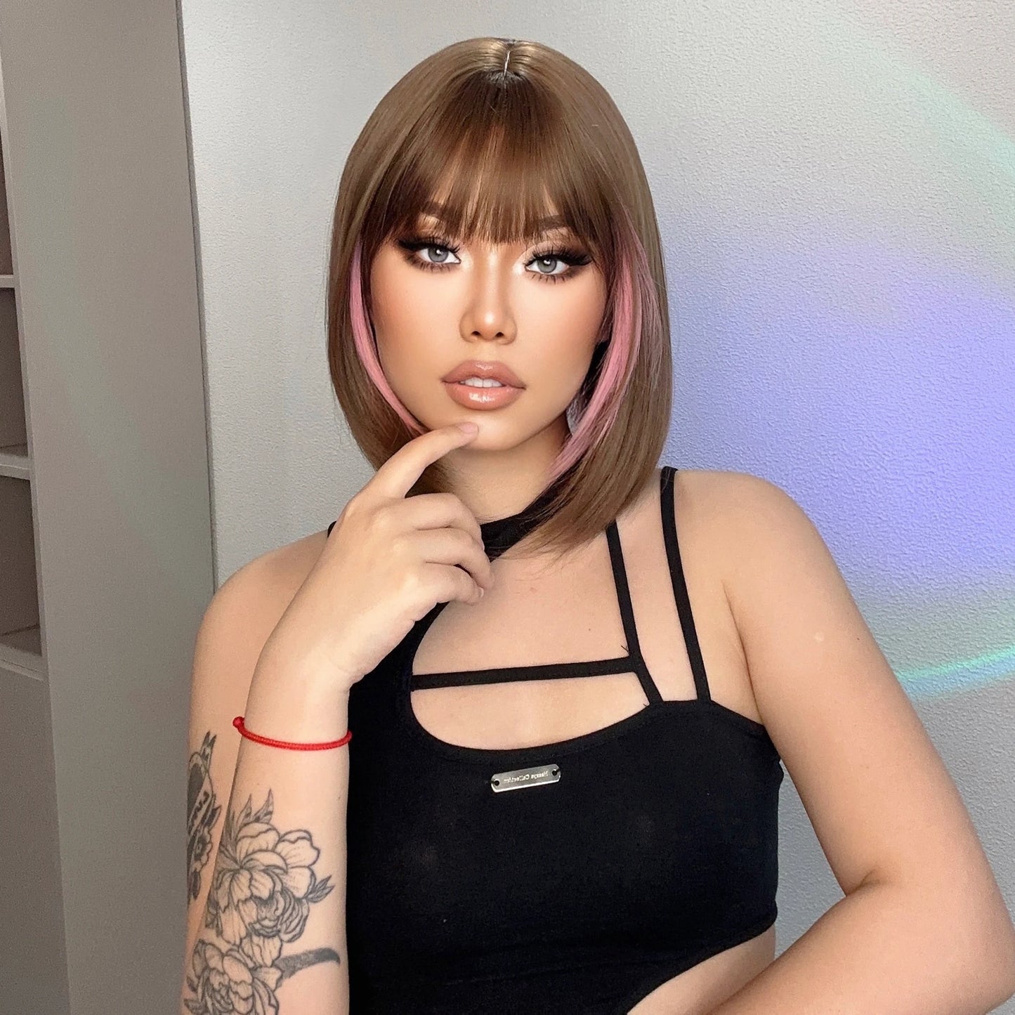 HENRY MARGU Brown Short Bob Straight Wigs with Pink Highlight Women Brown Daily Wig Synthetic Hair Wig with Bangs Heat Resistant